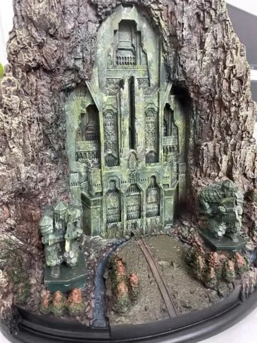 The Lord of the Rings The Gate of The Lonely Mountain Resin Statue