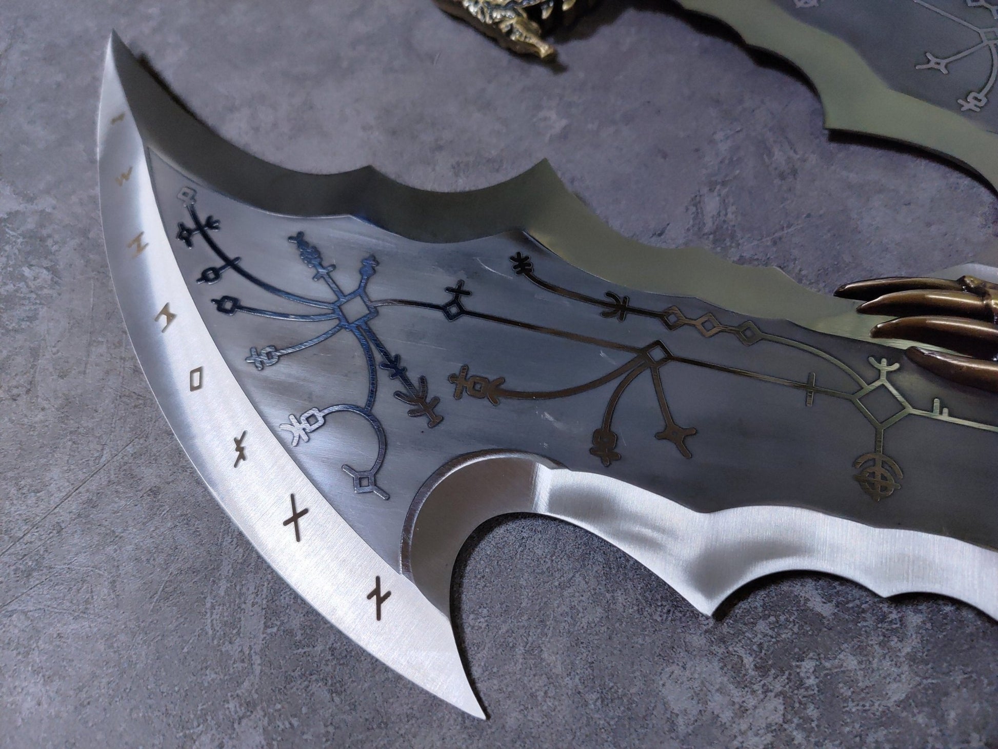 God of War Blades of Chaos Kratos Metal Swords - GeekReplicas