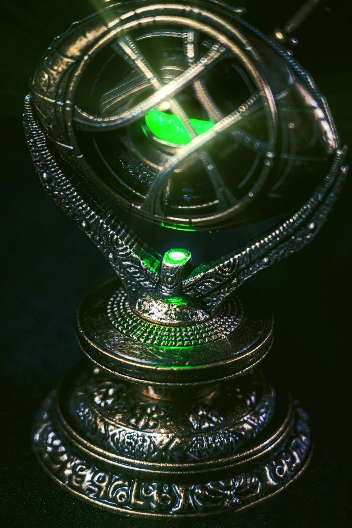 HCMY Dr Strange Eye of Agamotto Matel Light - up Necklace - GeekReplicas