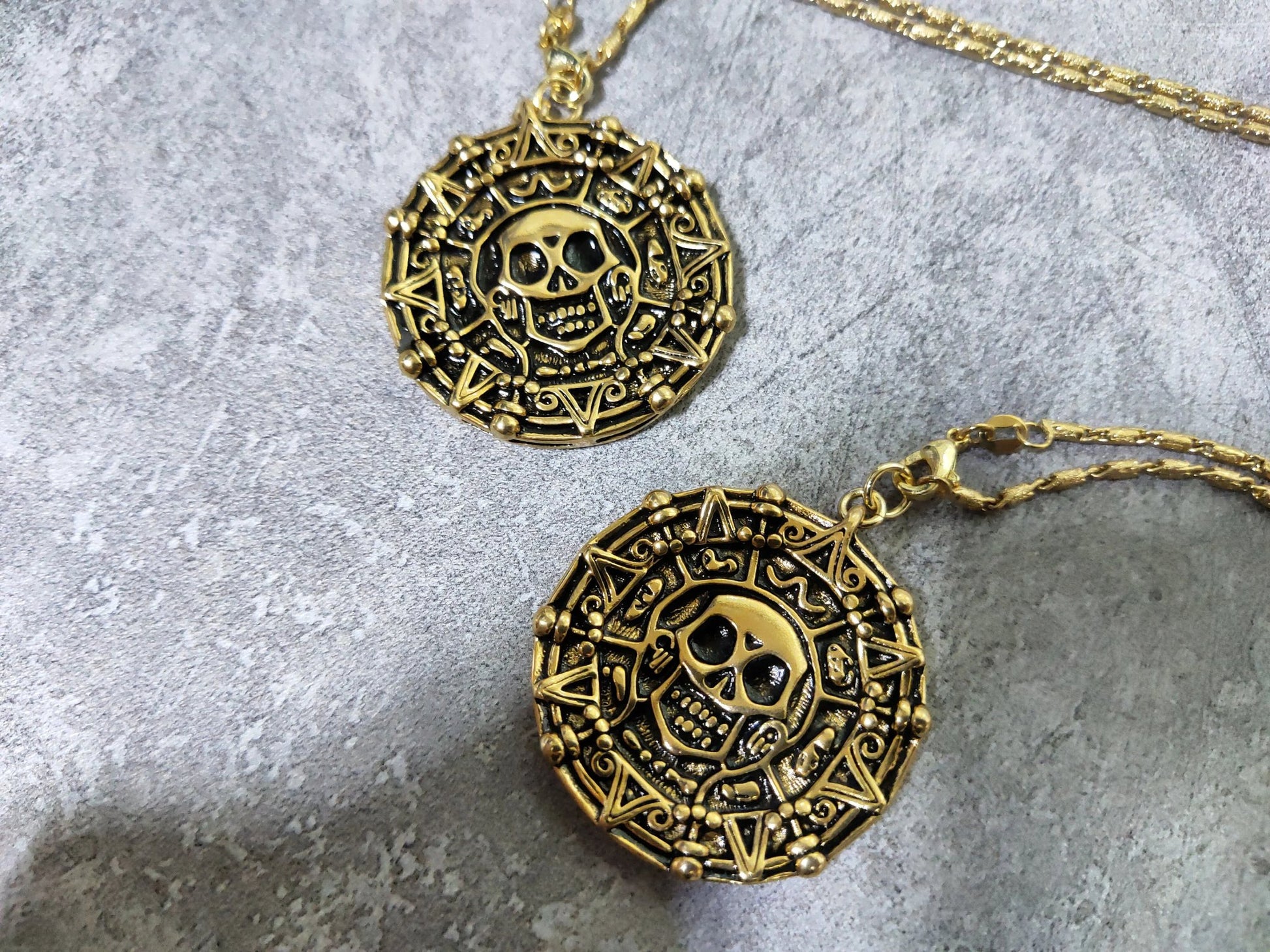 Pirates of the Caribbean Metal Coin Necklace - GeekReplicas