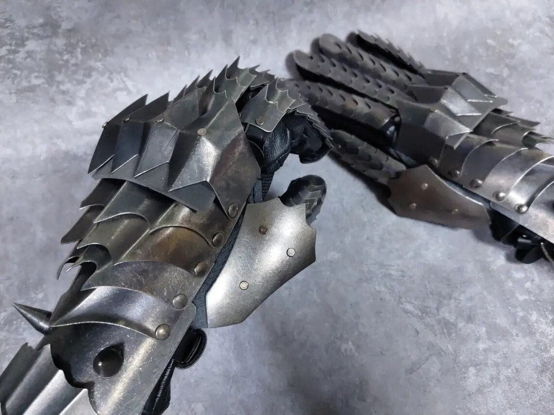 The Lord of the Rings Witch King Wearable Metal Gauntlets Medieval Armor - GeekReplicas